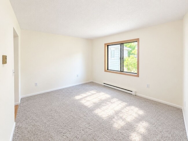 Building Photo - 50 Hawthorne Cir