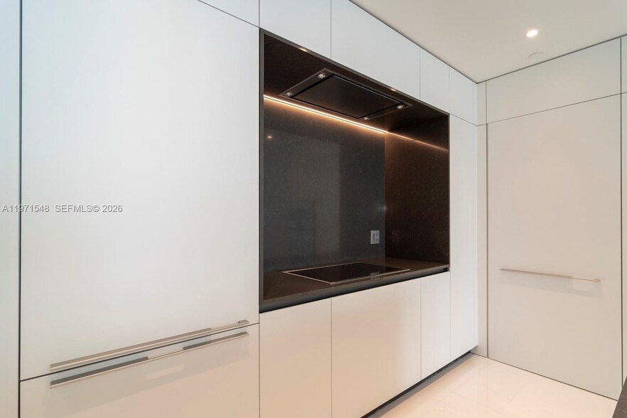 Building Photo - 300 Biscayne Boulevard Way