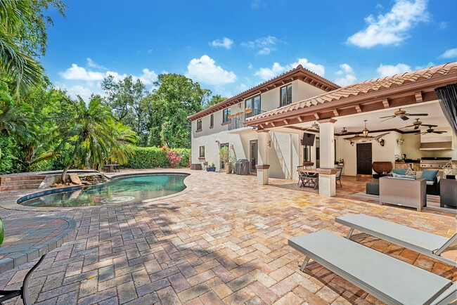 Building Photo - 5621 SW 68th Ct