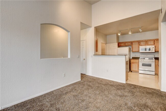 Building Photo - 10550 W Alexander Rd