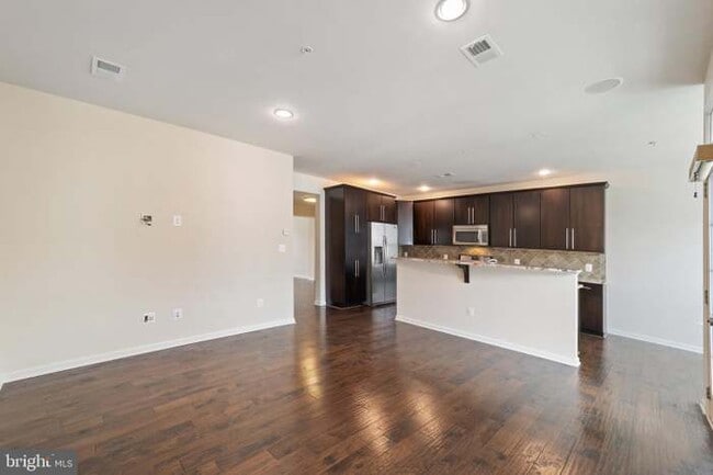 Building Photo - 43097 Thoroughfare Gap Terrace