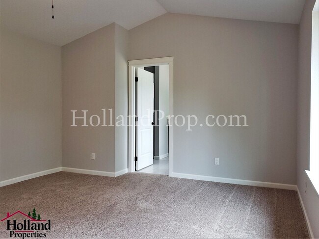 Building Photo - Spacious & Stylish 4-Bedroom Home with Mod...