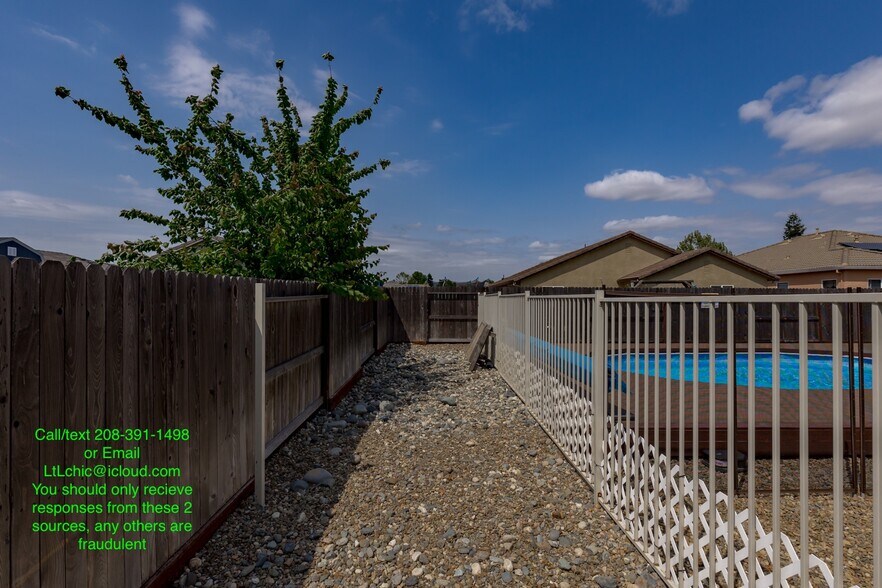 Building Photo - 1385 Deerwood St