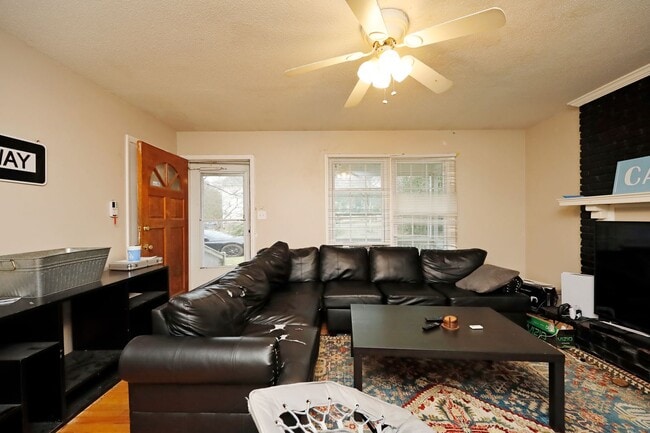 Building Photo - Great home in Chapel Hill!