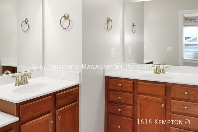 Building Photo - 1616 Kempton Pl