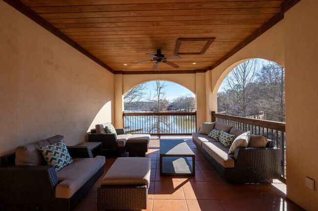 Building Photo - 475 Cuscowilla Dr
