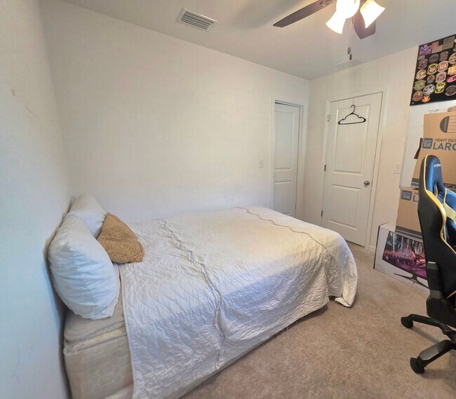 Building Photo - 4639 Carlstrom Ln