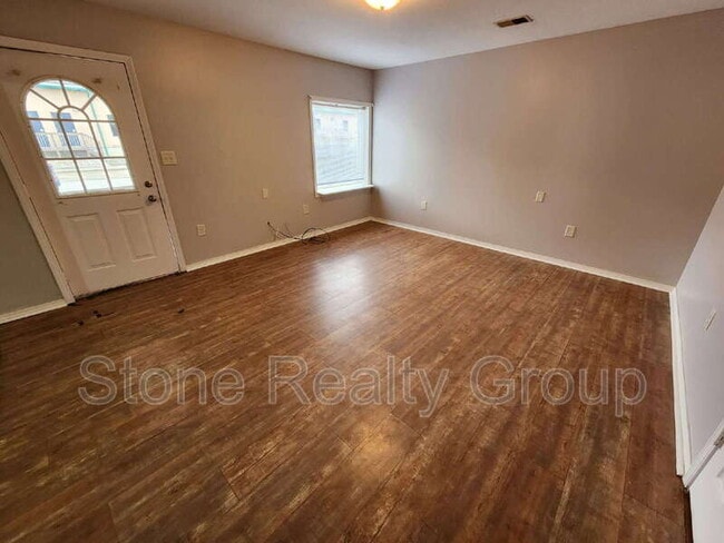 Building Photo - 2955 S 13 1/2 St