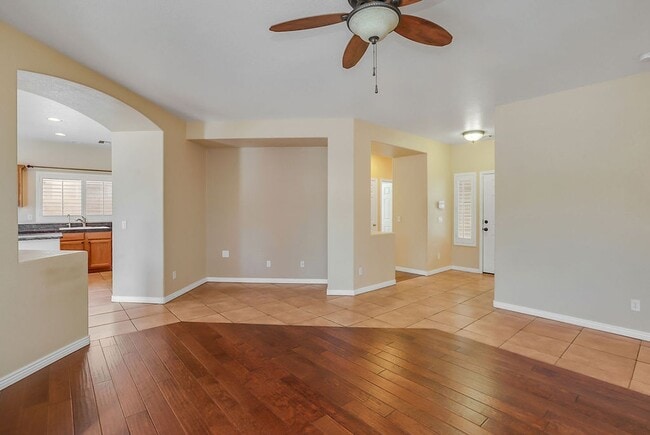 Building Photo - Queen Creek beauty!