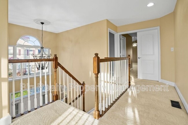Building Photo - 2105 Eastport Way