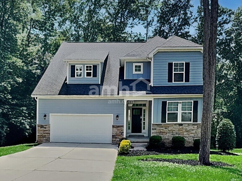 Primary Photo - 3021 Greenmont Cir