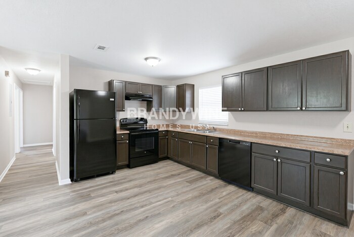 Building Photo - 6623 Kinlock Dr W