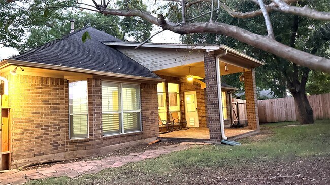 Building Photo - 931 Opal Chase Dr