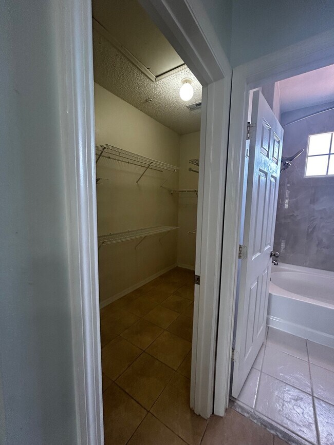 Building Photo - 4980 Baraldi Cir