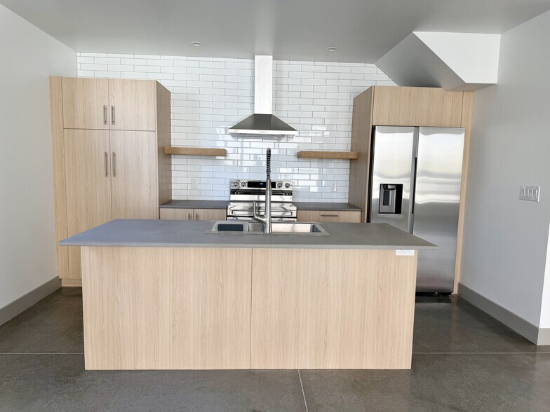 Kitchen 2 - 806 S Jefferson St