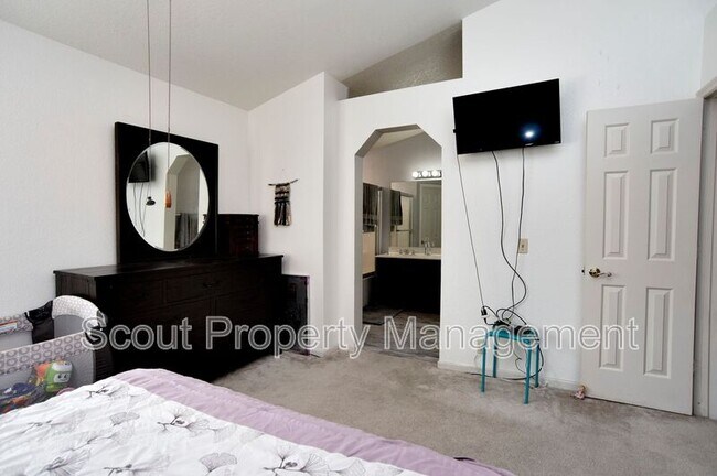 Building Photo - 24535 Leafwood Dr