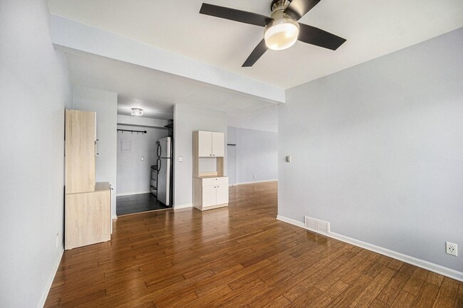 Building Photo - 1325 S Maple Rd