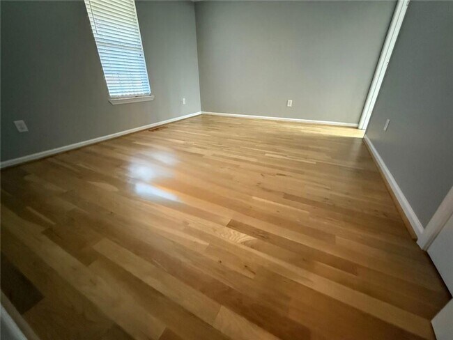 Building Photo - 6330 Oak View Dr