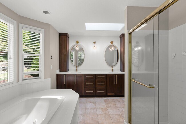 Building Photo - Welcome to your dream home in the picturesque Westridge neighborhood
