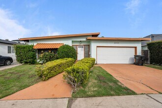 Building Photo - Attached garage + no back house!