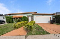 Building Photo - Attached garage + no back house!