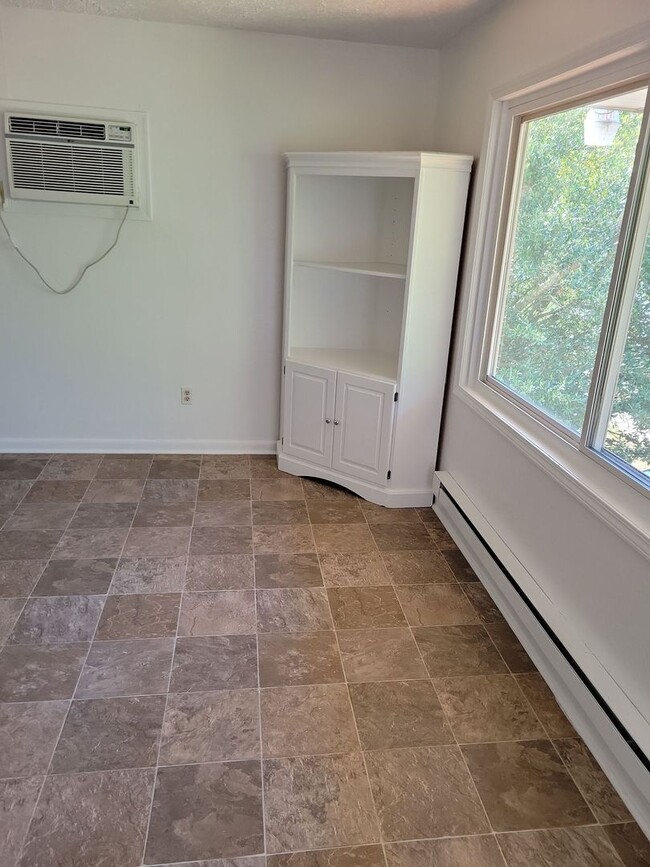 Building Photo - 11th Bay Colonies