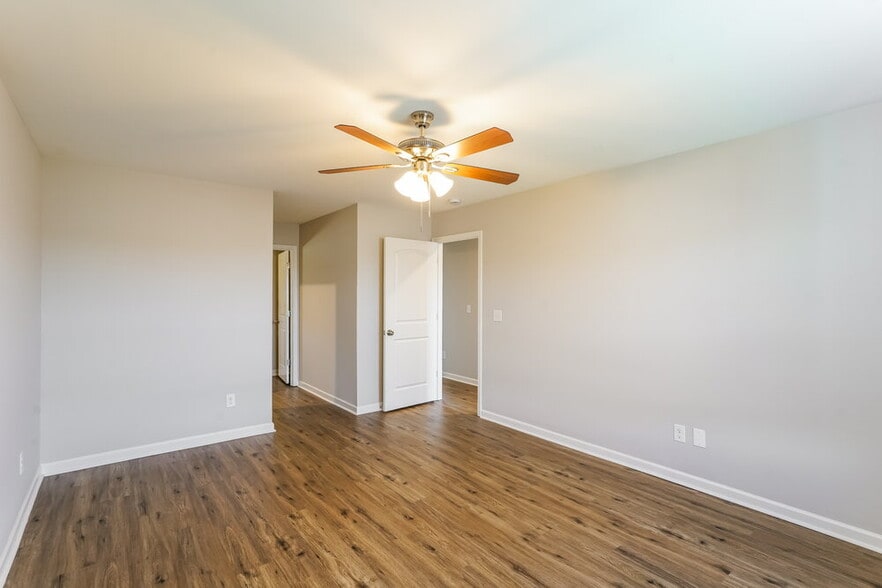 Building Photo - 408 Bronson Dr