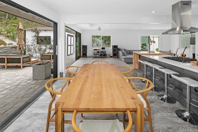 Building Photo - 6073 Avenida Chamnez