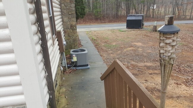 Building Photo - Duplex 2 bedroom 1 bath