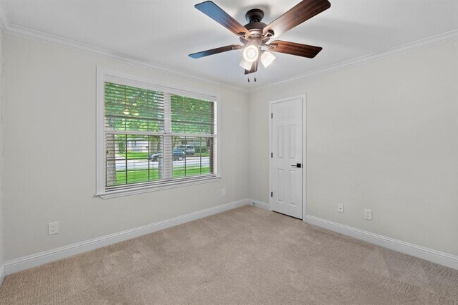Building Photo - 309 Creek Ridge Ln