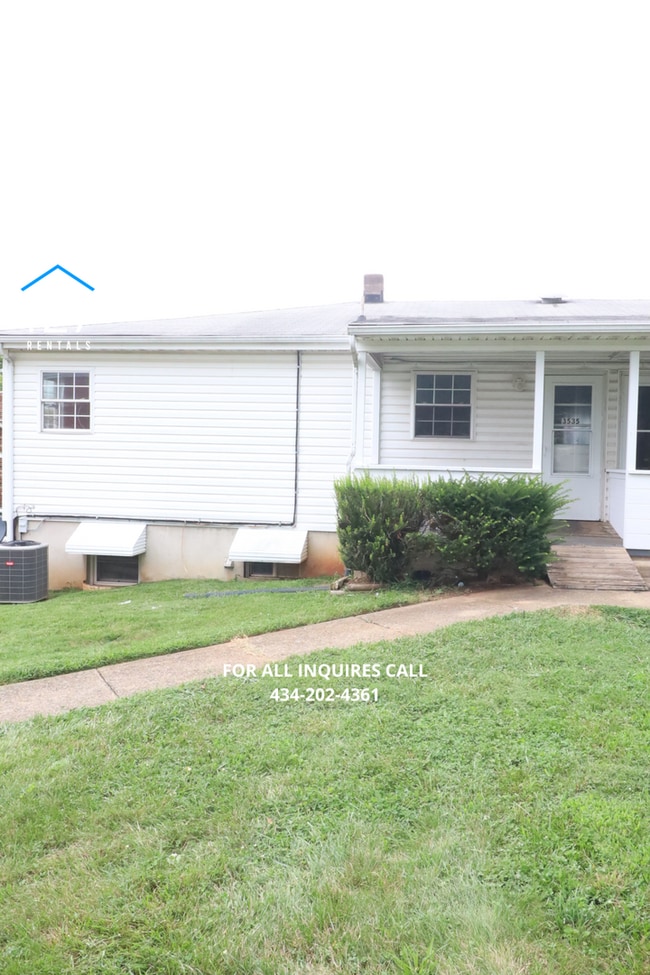 Building Photo - Fully Renovated 2-Bedroom Apartment in Convenient Location!