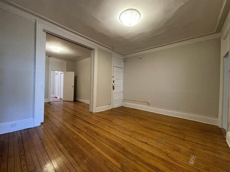 Building Photo - 1124 Washington St