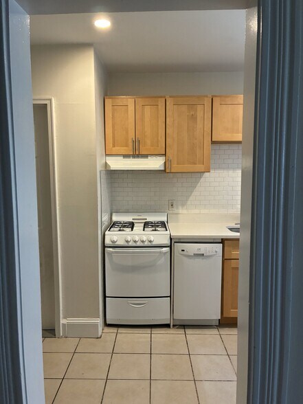 Building Photo - 32 Park Vale Ave