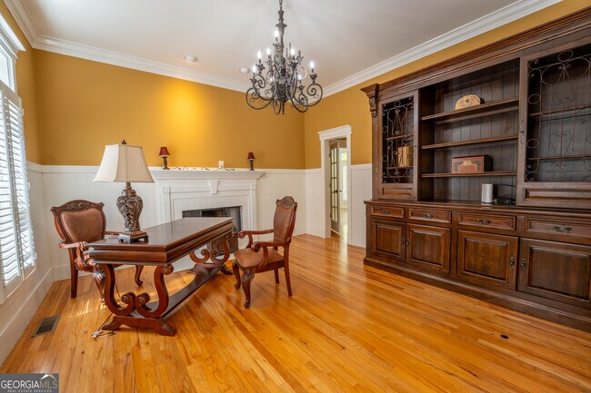 Building Photo - 2925 Orchard Dr