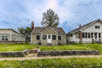 Building Photo - 811 E Memorial Dr