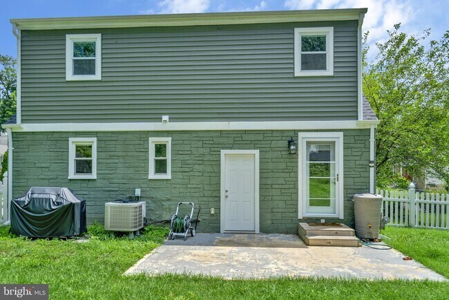 Building Photo - 6024 Rixey Dr