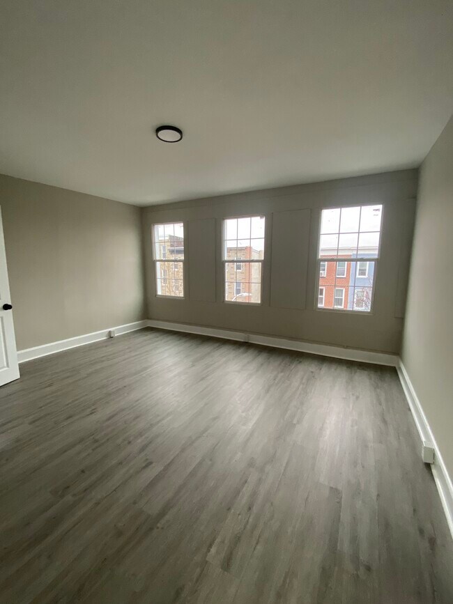 Building Photo - 1523 W Lexington St