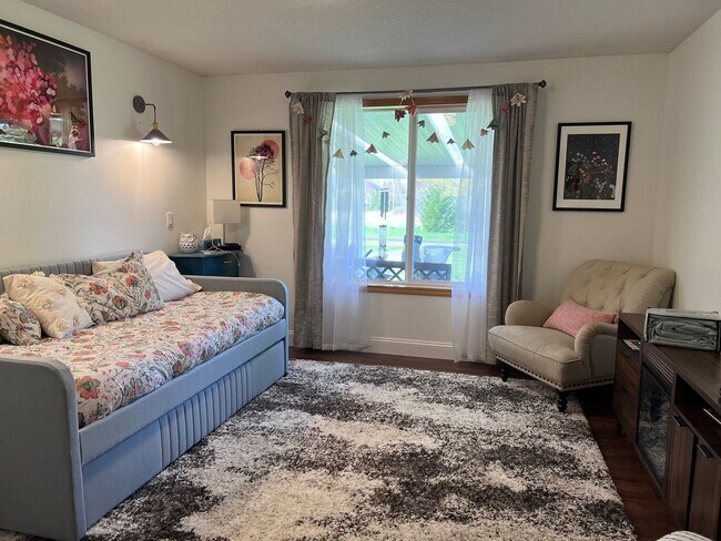 Building Photo - One Level Home - Three Bedroom + Bonus with AC / Beautiful Yard!