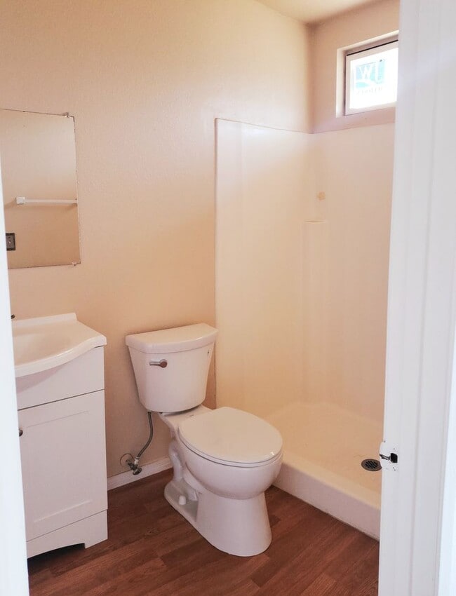 Building Photo - 3 Bedroom 2  Bath home with Garage in the heart of JT!!