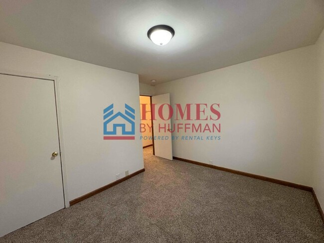 Building Photo - Two Bedroom Duplex | Move in Ready