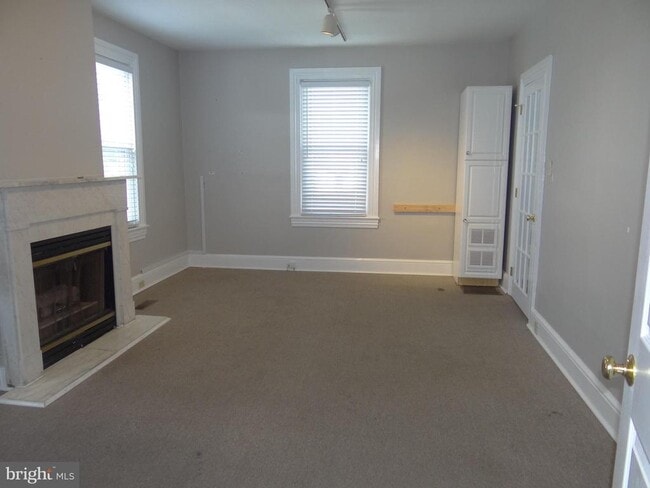 Building Photo - 510 Maple St