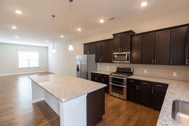Building Photo - New Townhome