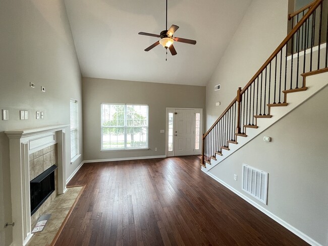 Building Photo - Saundersville Station home with renovation...