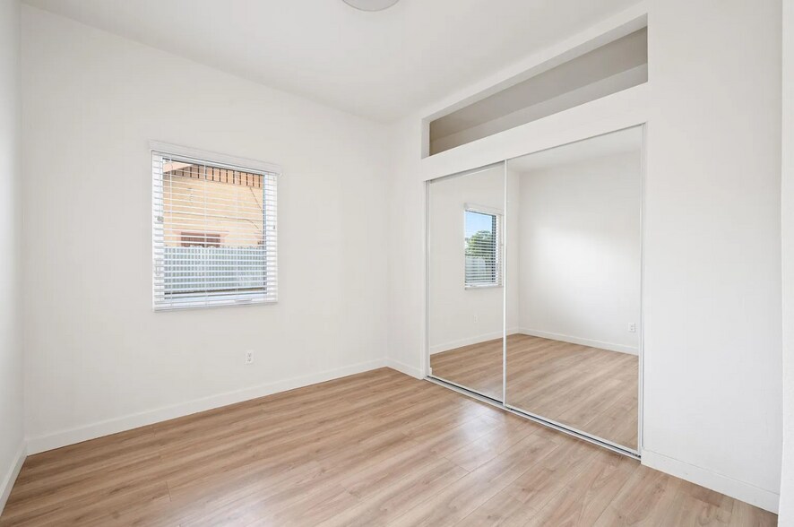 Building Photo - 411 E Burnett St