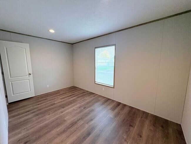 Building Photo - 10610 State Rte 762