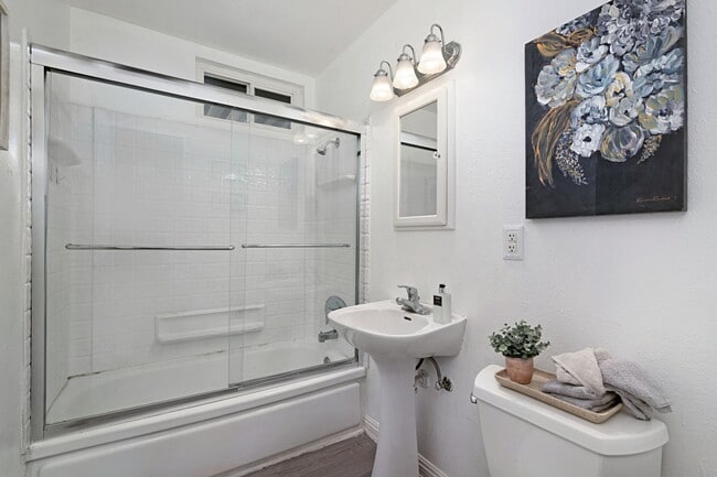 Building Photo - Beautiful 3BD 2BA House Sitting on Over 1/...