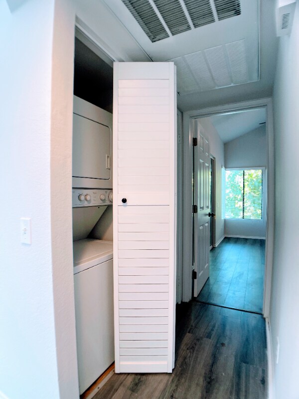 Building Photo - 22725 Lakeway Dr