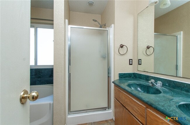 Building Photo - 4001 Kali Dr