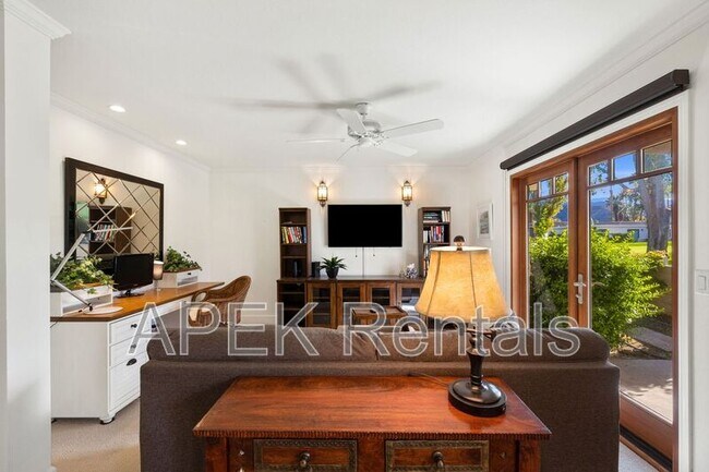 Building Photo - 74939 Vía Lago