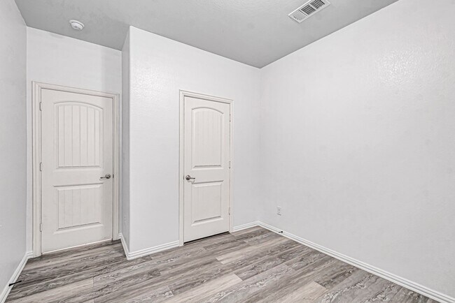 Building Photo - 7017 Kate Reed Dr